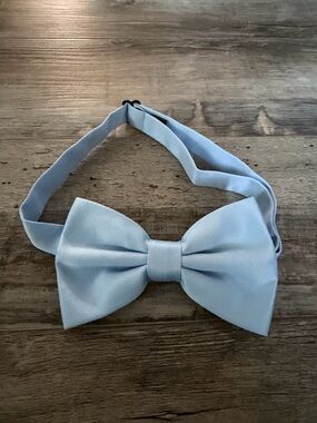 Light Blue Pre-Tied Men's Bow Tie - Sleek Formal Accessory